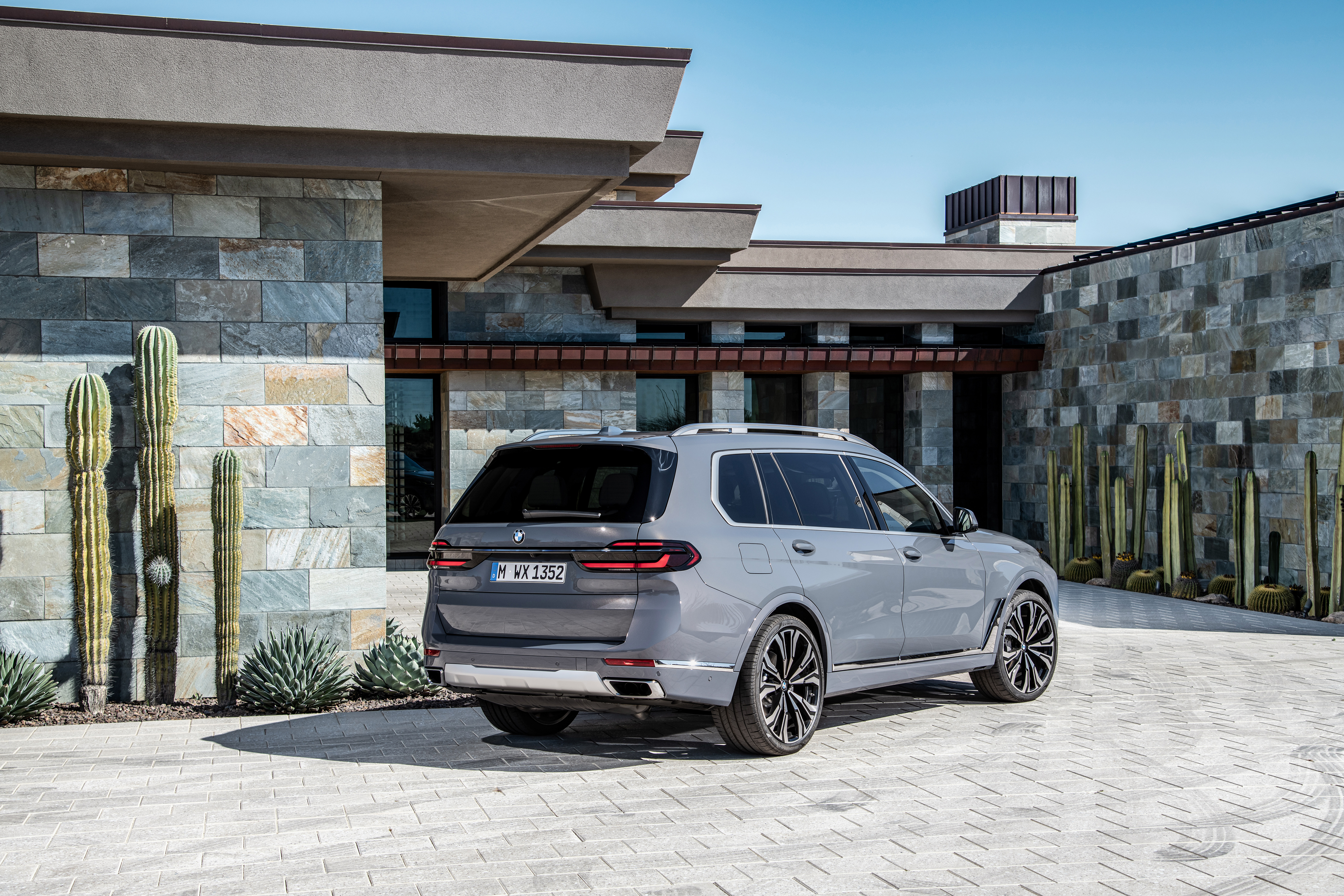 BMW X7 40d xDrive | novinka 2022 | facelift | nové auto ve výrobě | velké luxusní nejmodernější naftové SUV | maximální výbava | nákup online | objednávky v auto eshopu AUTOiBUY.com